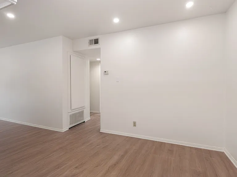 Dining Area & Hallway
