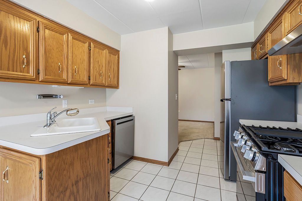 13934 Lavergne Ave APT 801, Crestwood, IL - View 3