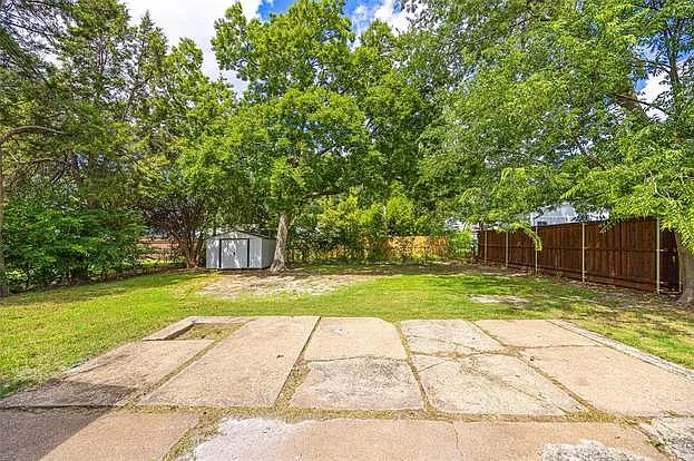325 Paddy St — Photo 40