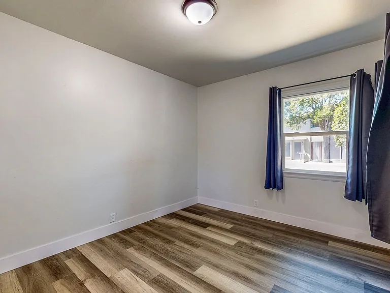 560 McConnell Ave — Photo 13