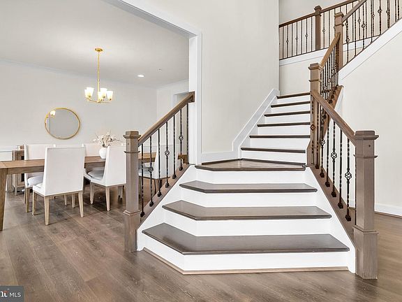 5th image of 1619 Carnoustie Rd