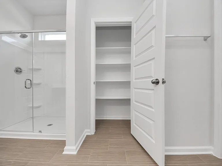 2715 Crested Creek Ln — Photo 9