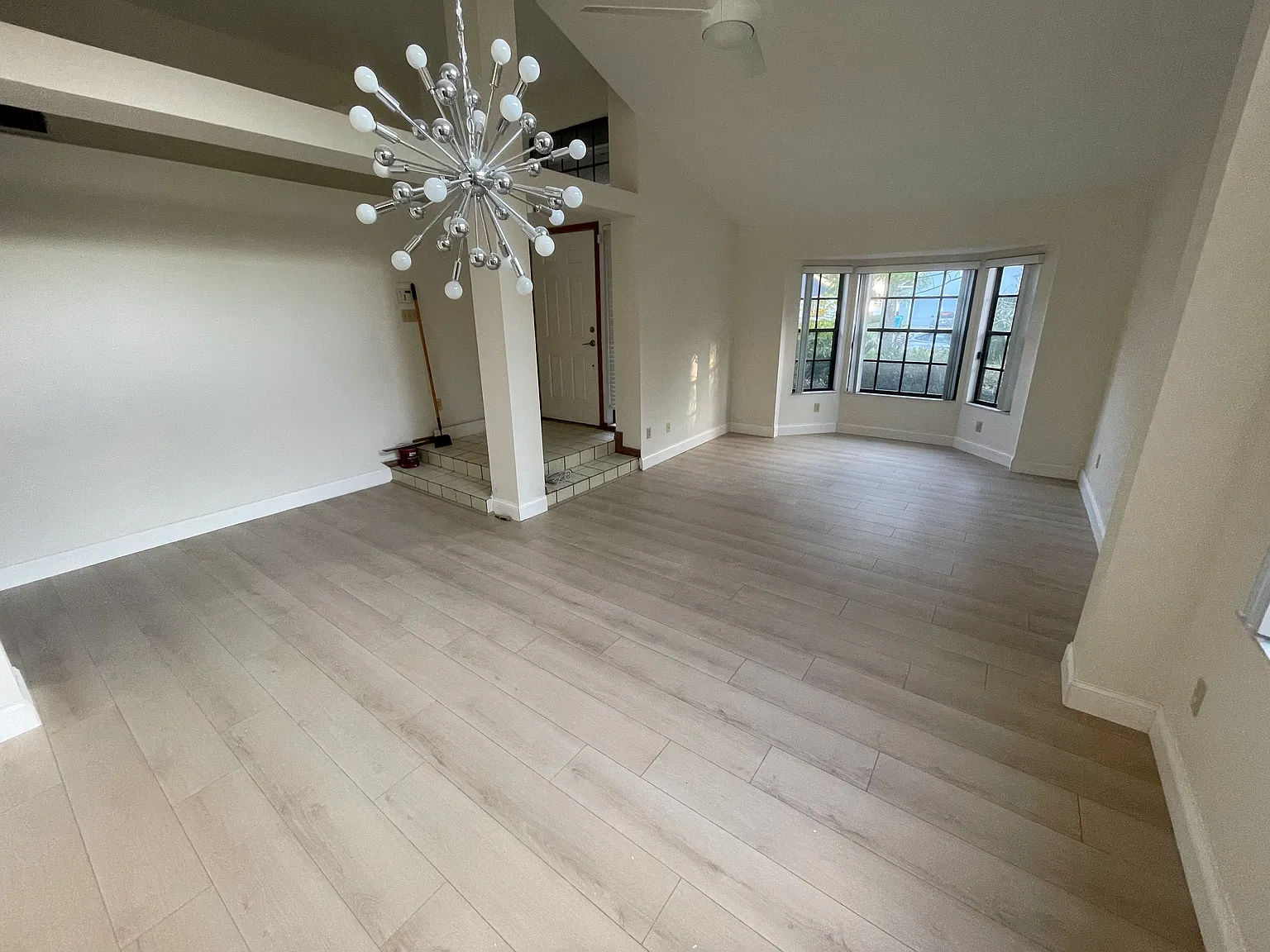 4 bed, 2038 sqft, $2,500 — Photo 2
