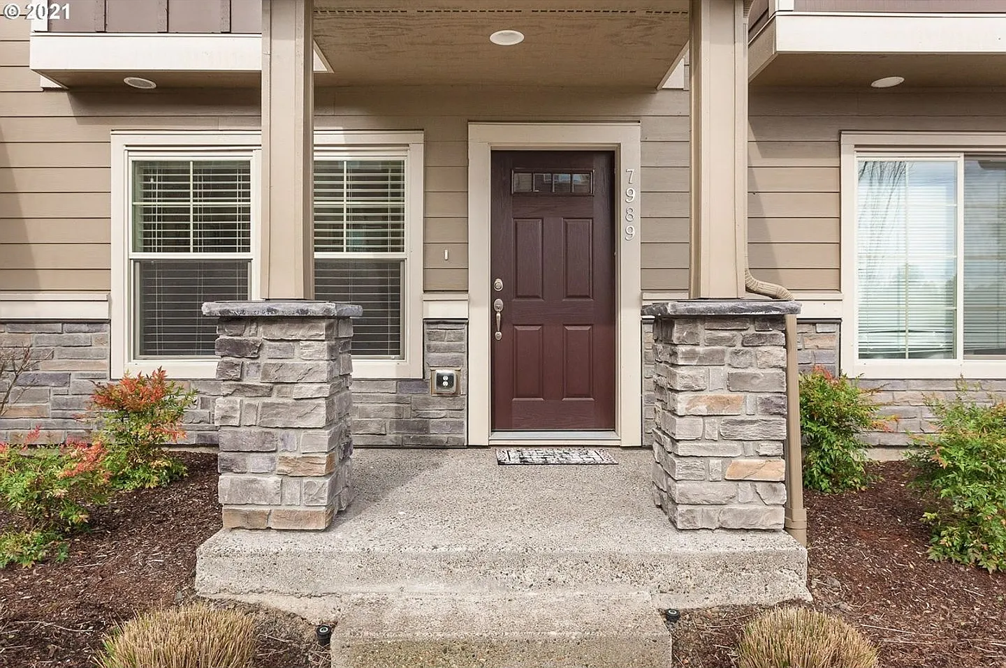 Spectacular 2 Bed | 2.5 Bath + Office/Den Townhome | Prime Hillsboro Location | Modern Living | C... — Photo 2