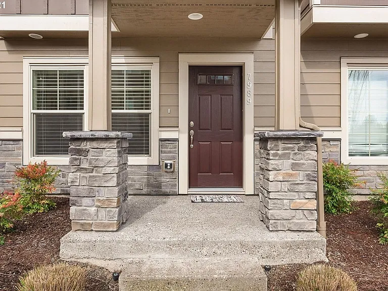 7989 NE Heiser St — Photo 2
