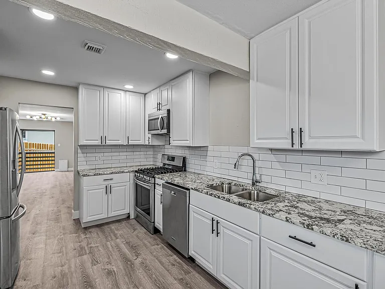 3125 W Center Ave — Photo 5