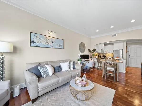 2277 Peachtree Rd NE Unit 811, Atlanta, GA 30309