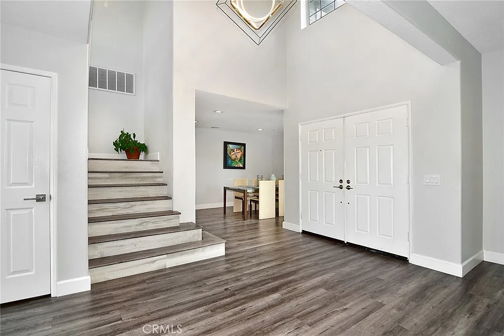 5 bed, 3085 sqft, $8,800 — Photo 3
