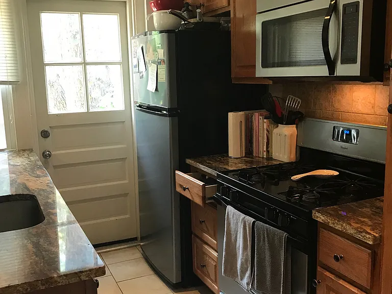 631 N Oakland St — Photo 11