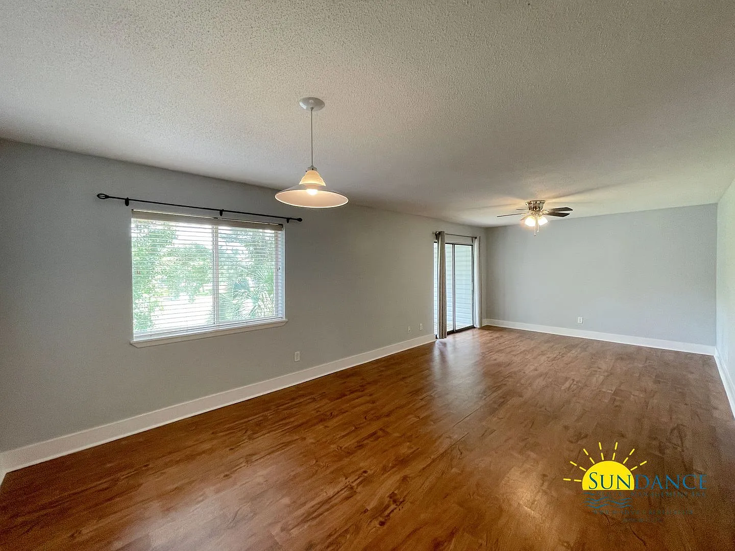 Lovely 2 Bedroom Waterfront Condo In Shalimar — Photo 4
