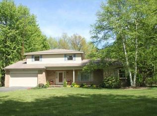 18930 Mercer Rd, Bowling Green, OH 43402