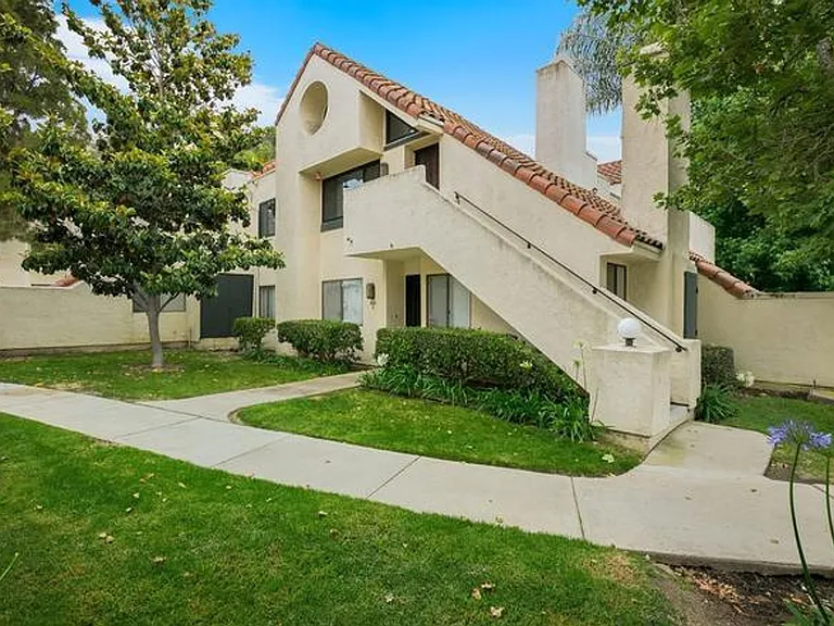 333 N Melrose Dr #F — Photo 1