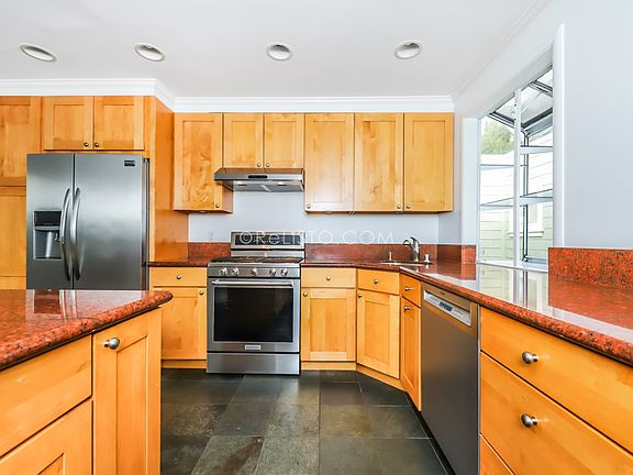 2nd image of 1128 Ashbury St