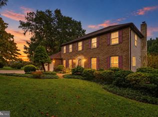 2 Nashua Dr, West Grove, PA 19390