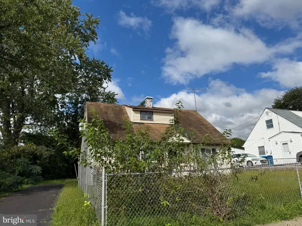 573 Rosemar Dr, Morrisville, PA 19067