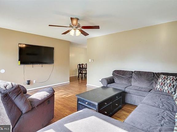 5th image of 100 W Chestnut Hill Ln