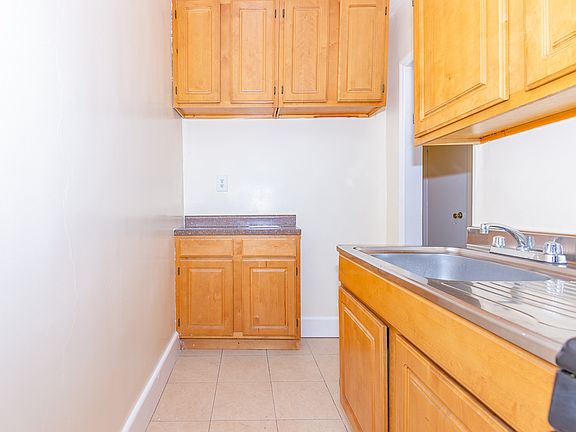 4th image of 100 E 21st St #46