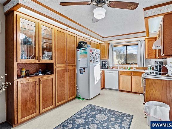 2nd image of 765 Wildflower St NE