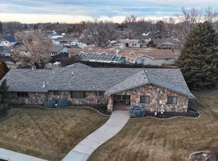 2001 Sunset Dr, North Platte, NE 69101