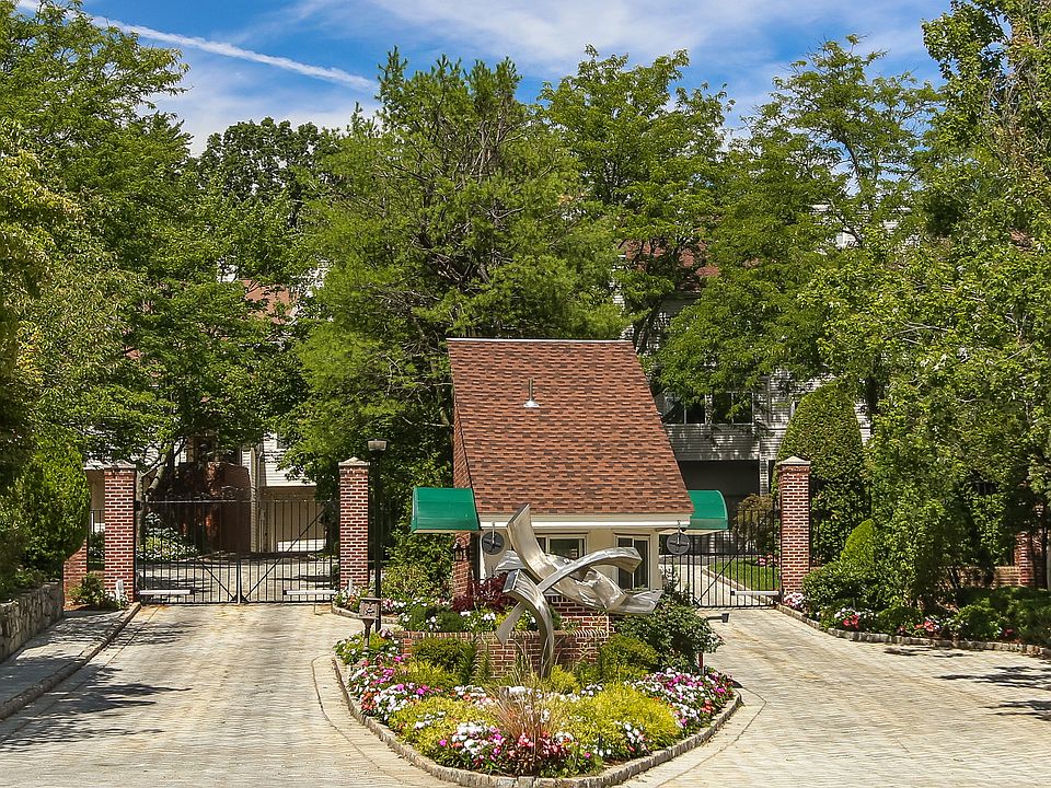 1st image of 7 Waterside Close