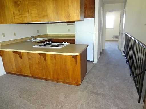 5th image of 215 N Broadway St APT 14