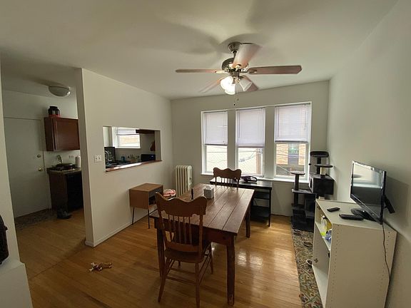 2nd image of 3744 1/2 N Pine Grove Ave APT 2N