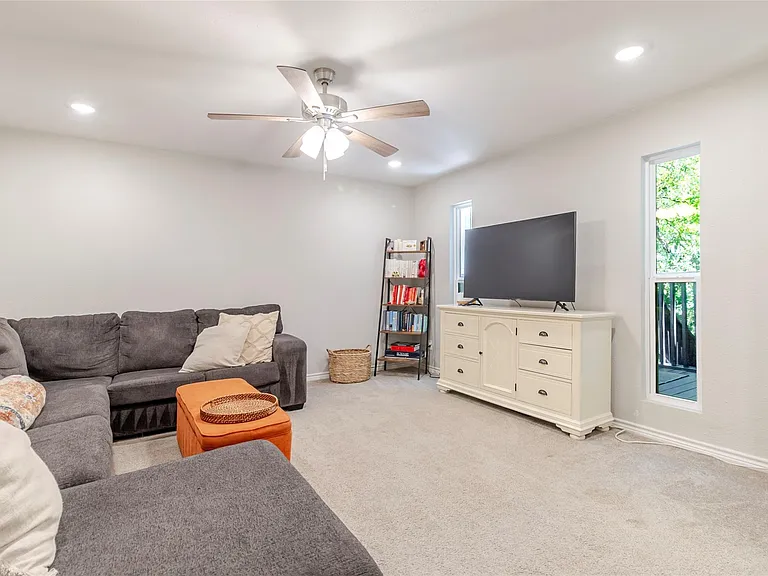 6915 Ten Oaks Cir — Photo 11