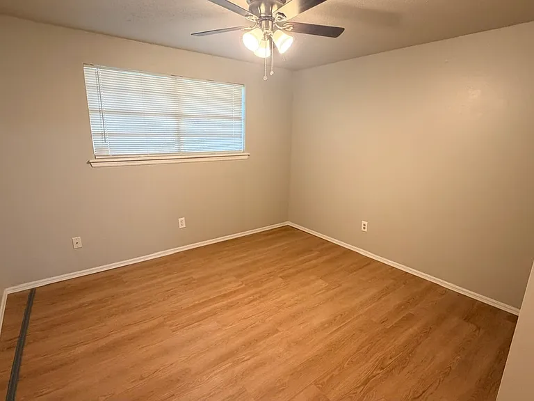 5008 Creekwood Dr — Photo 1
