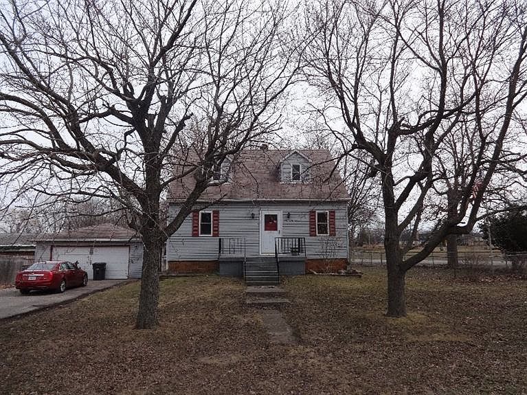 1st image of 2700 E 35th Ave