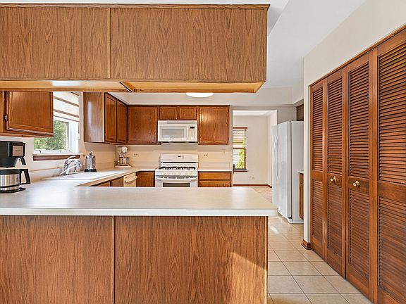 5th image of 1098 Oak Wood Dr