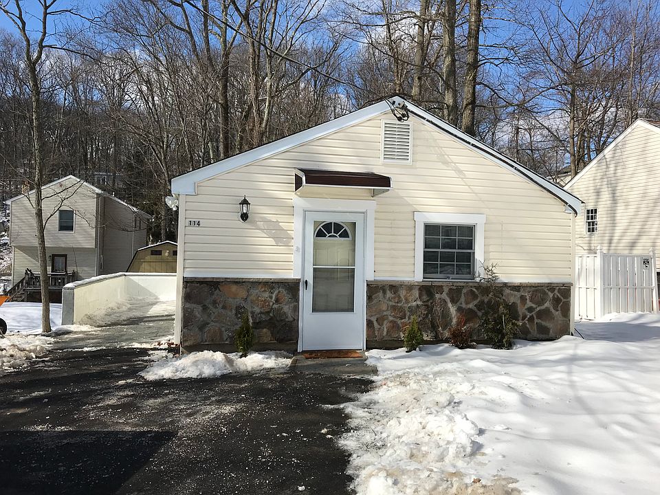 Huge Driveway. New roof.