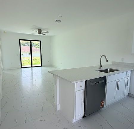 2nd image of 498 Loretta Blvd
