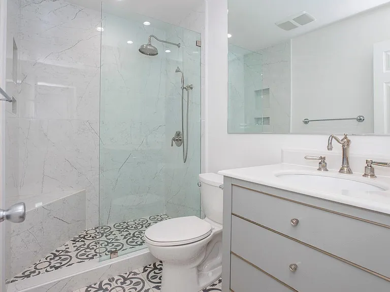 460 Oak St — Photo 13
