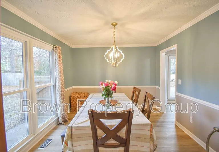 1651 Greenock Ave — Photo 7