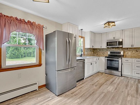 4th image of 133 Mosier St