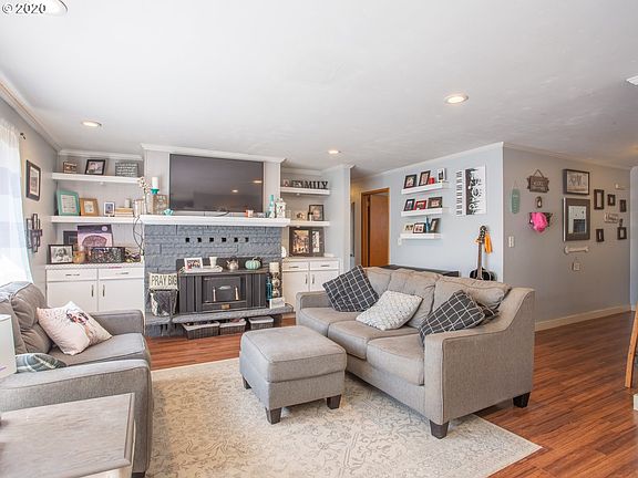 5th image of 819 Aspen Ave