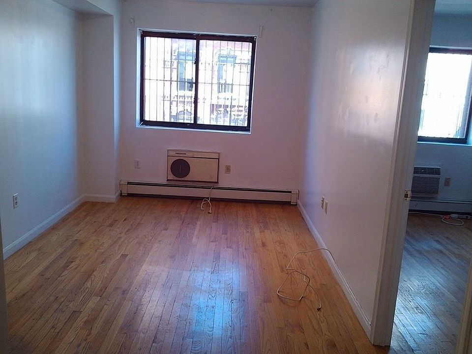 2nd image of 54 1/2 Ludlow St APT 2R