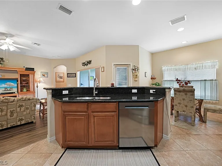 2454 Blackburn Cir — Photo 3