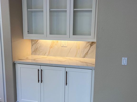 Dining cabinet/hutch