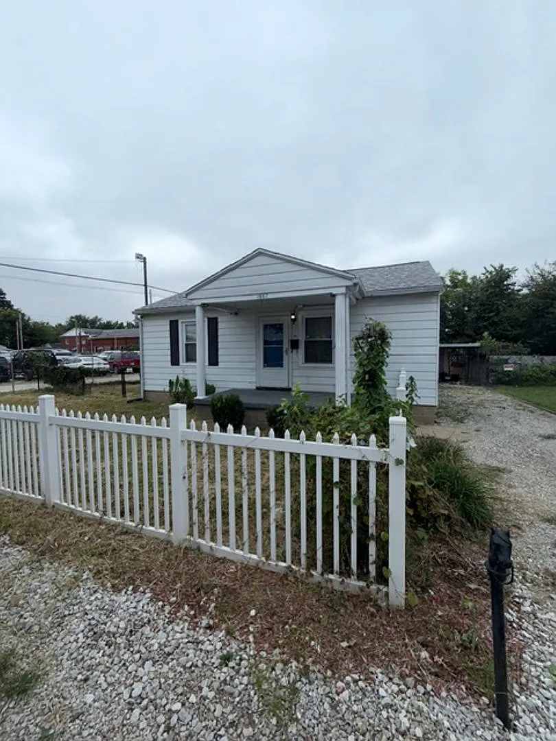 1667 South Kerth Ave. Evansville, IN 47714 — Photo 1