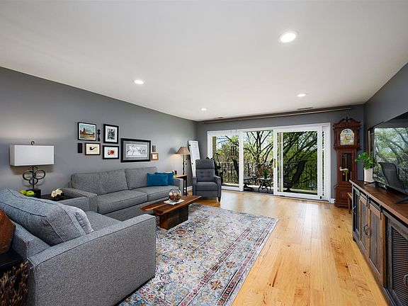 2nd image of 415 Franklin Ave APT 5C