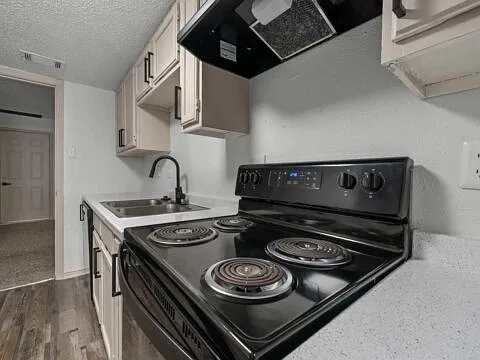 Little Creek Apartments — Photo 2