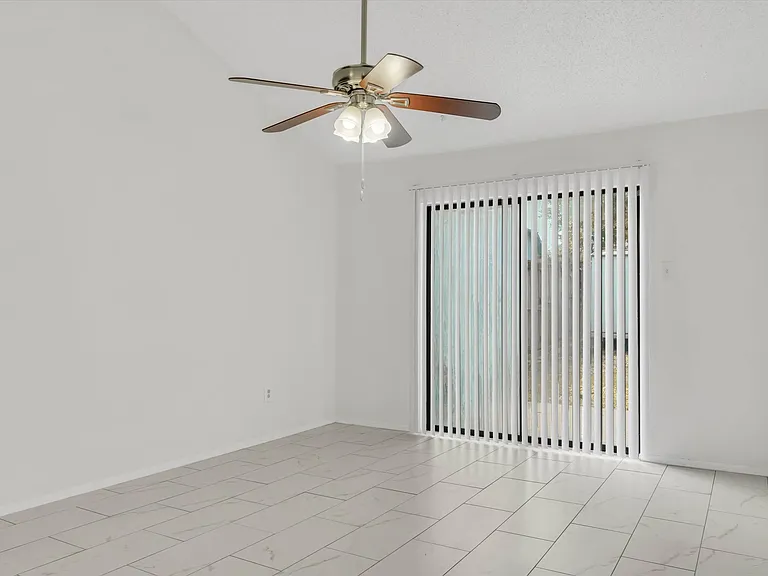 332 W Corporate Dr — Photo 7