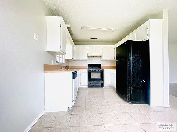 4th image of 121 Las Palmas St