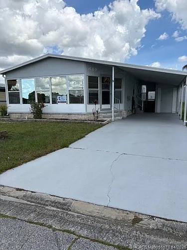489 Swan Ln Photo 1