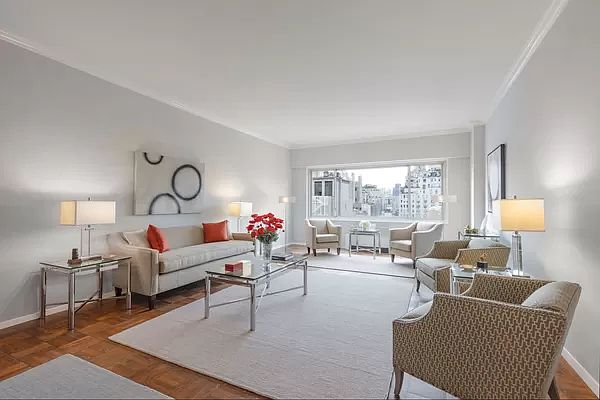 1st image of 10 E 70th St APT 12A