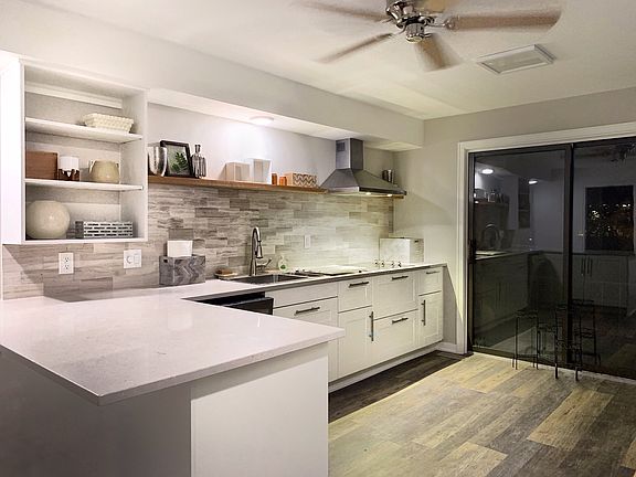 2nd image of 1129 Meadowglen Ct #129