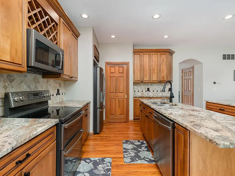 1753 Cove Cir E — Photo 7