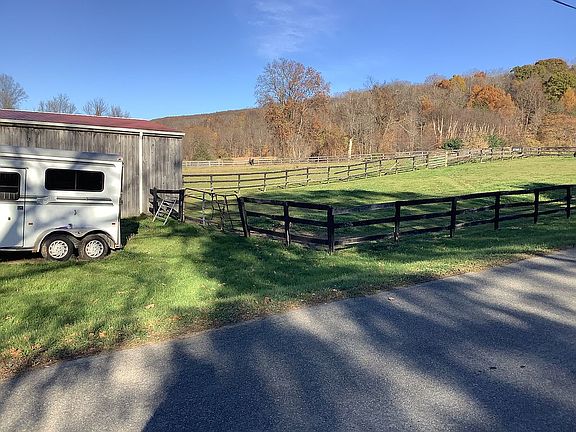 3rd image of 258 Crest Ln