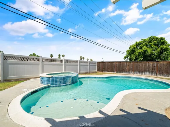 478 W Campus View Dr, Riverside, CA 92507